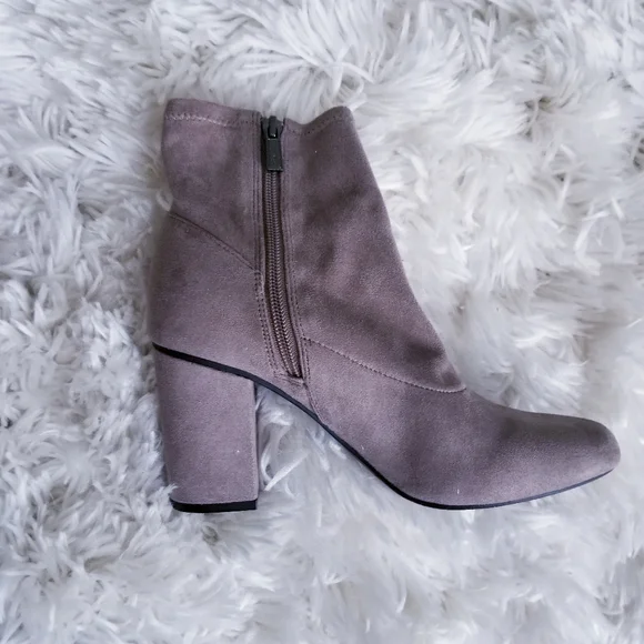 Reaction Kenneth Cole Women's Booties Size 8M New - Picture 2 of 2